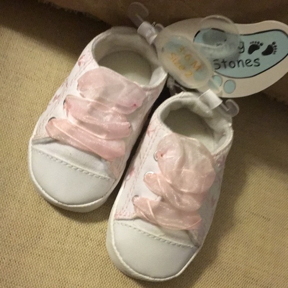 Three pairs of baby shoes - Picture 15 of 16